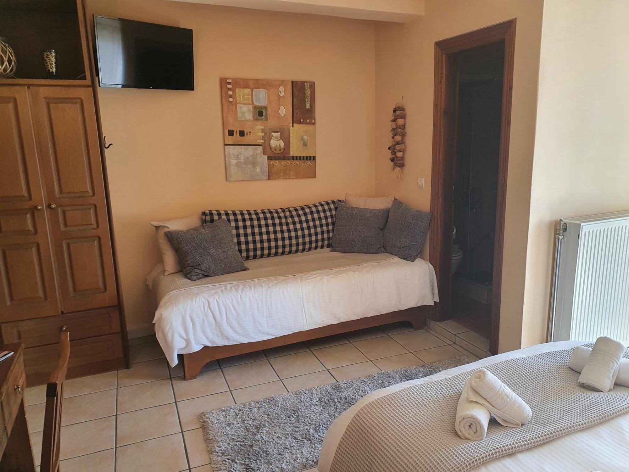 Semeli Guesthouse Karpenisi Bagian luar foto