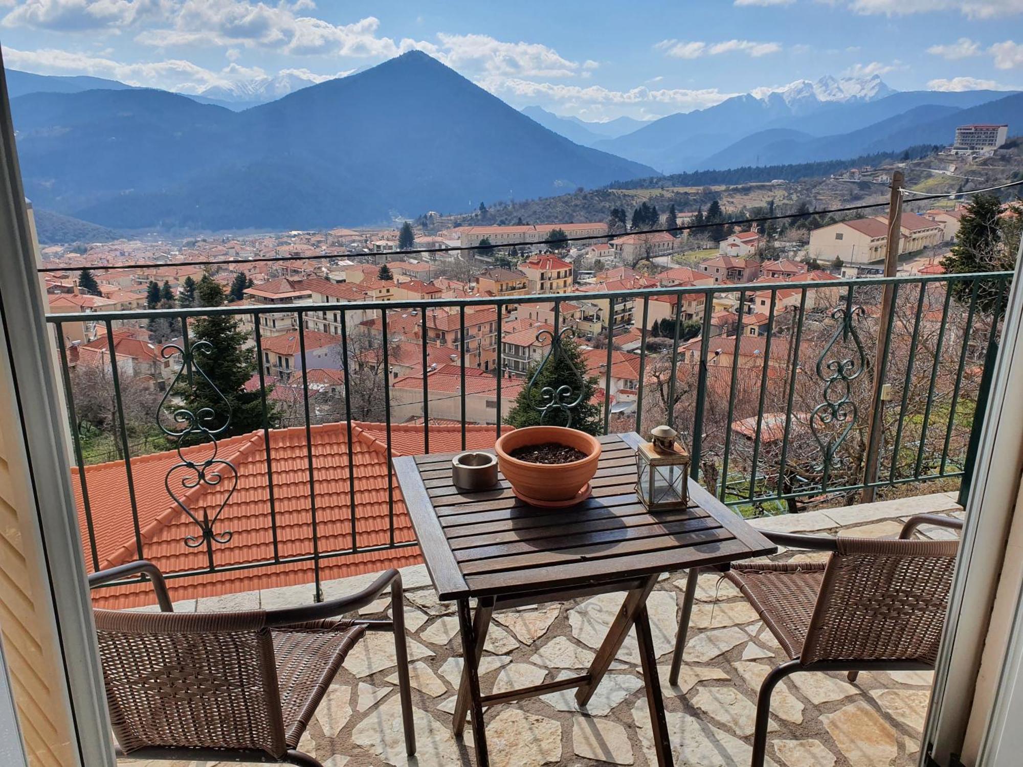 Semeli Guesthouse Karpenisi Bagian luar foto
