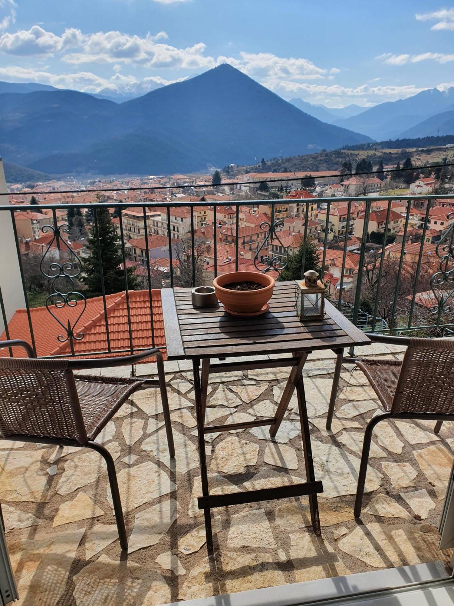 Semeli Guesthouse Karpenisi Bagian luar foto