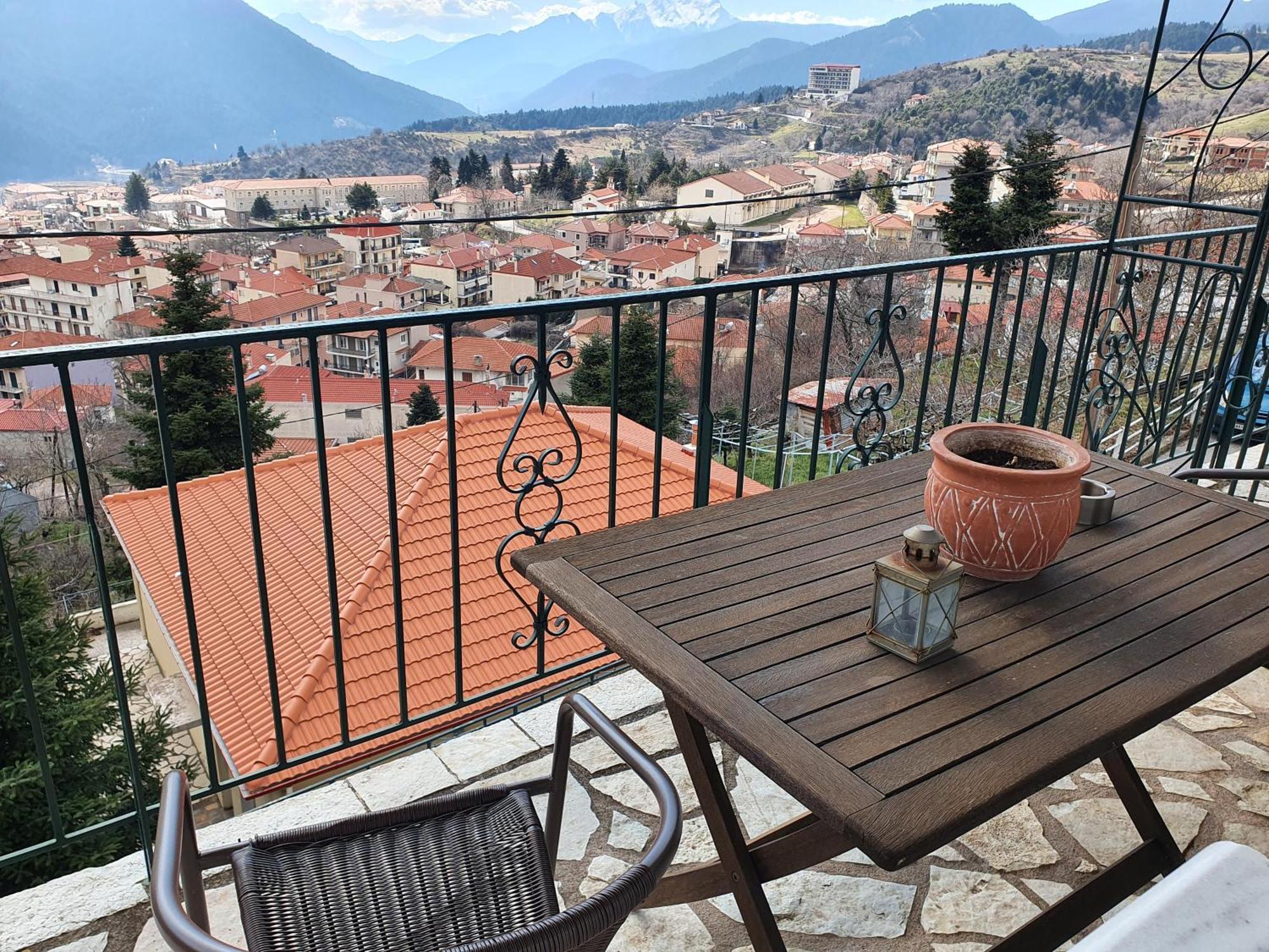 Semeli Guesthouse Karpenisi Bagian luar foto