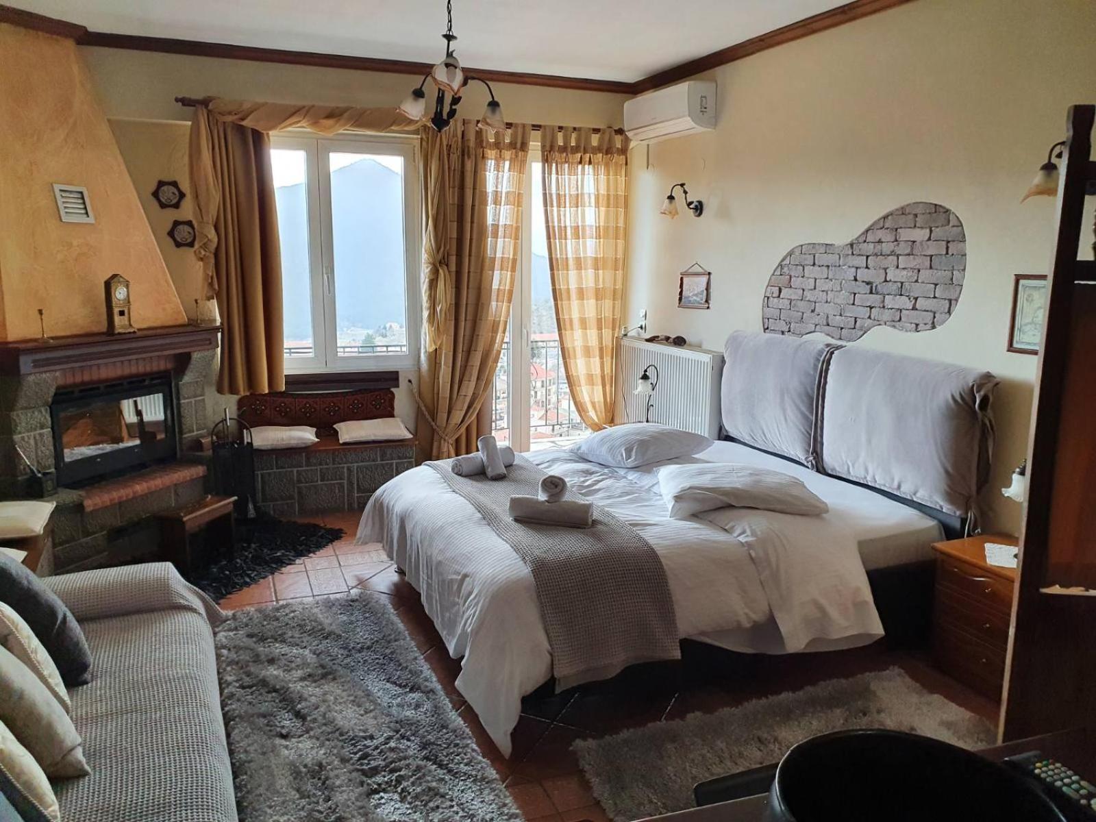 Semeli Guesthouse Karpenisi Bagian luar foto