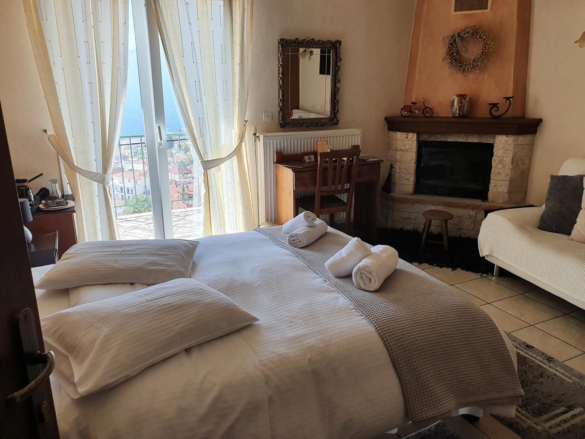 Semeli Guesthouse Karpenisi Bagian luar foto