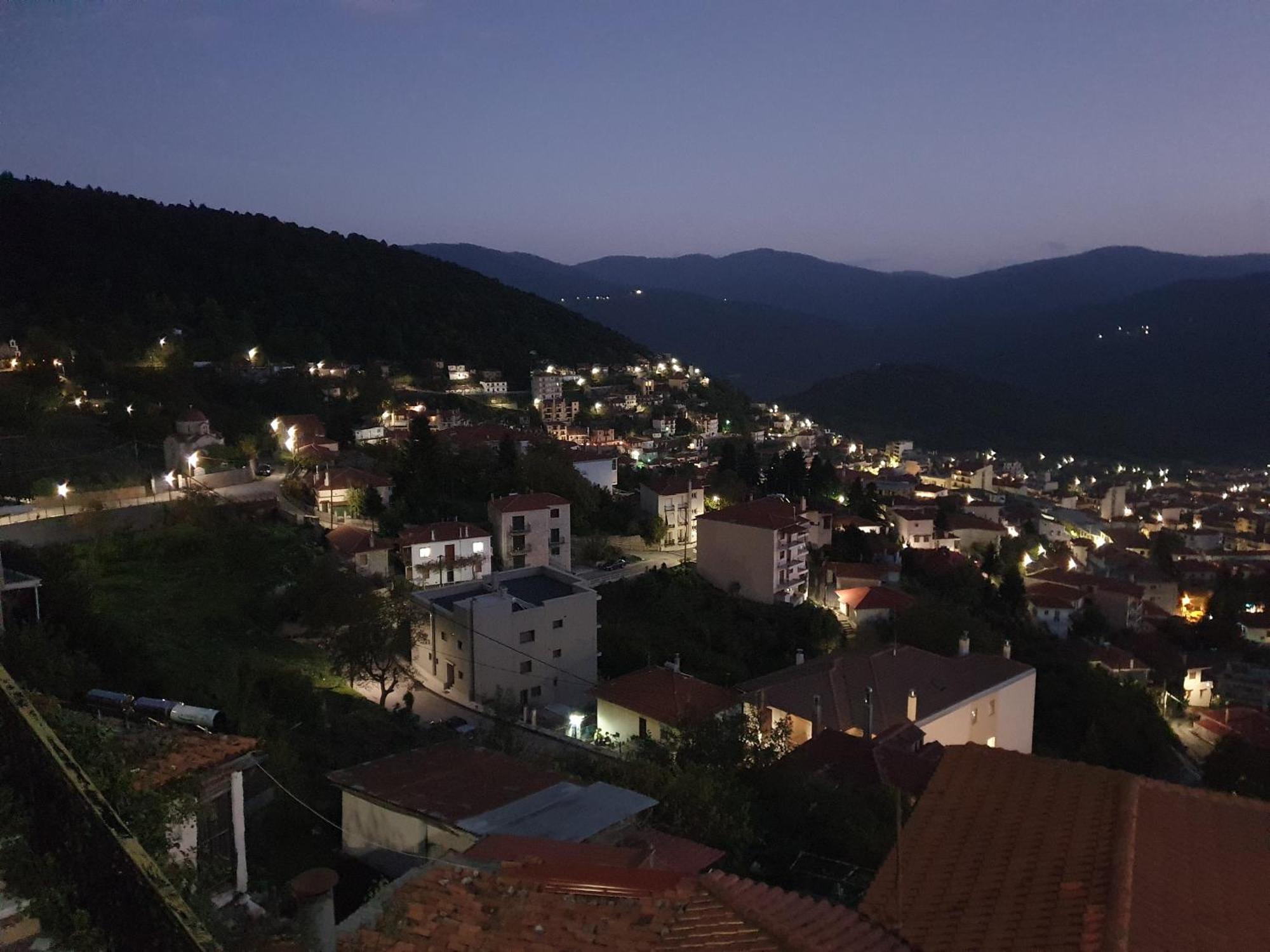 Semeli Guesthouse Karpenisi Bagian luar foto