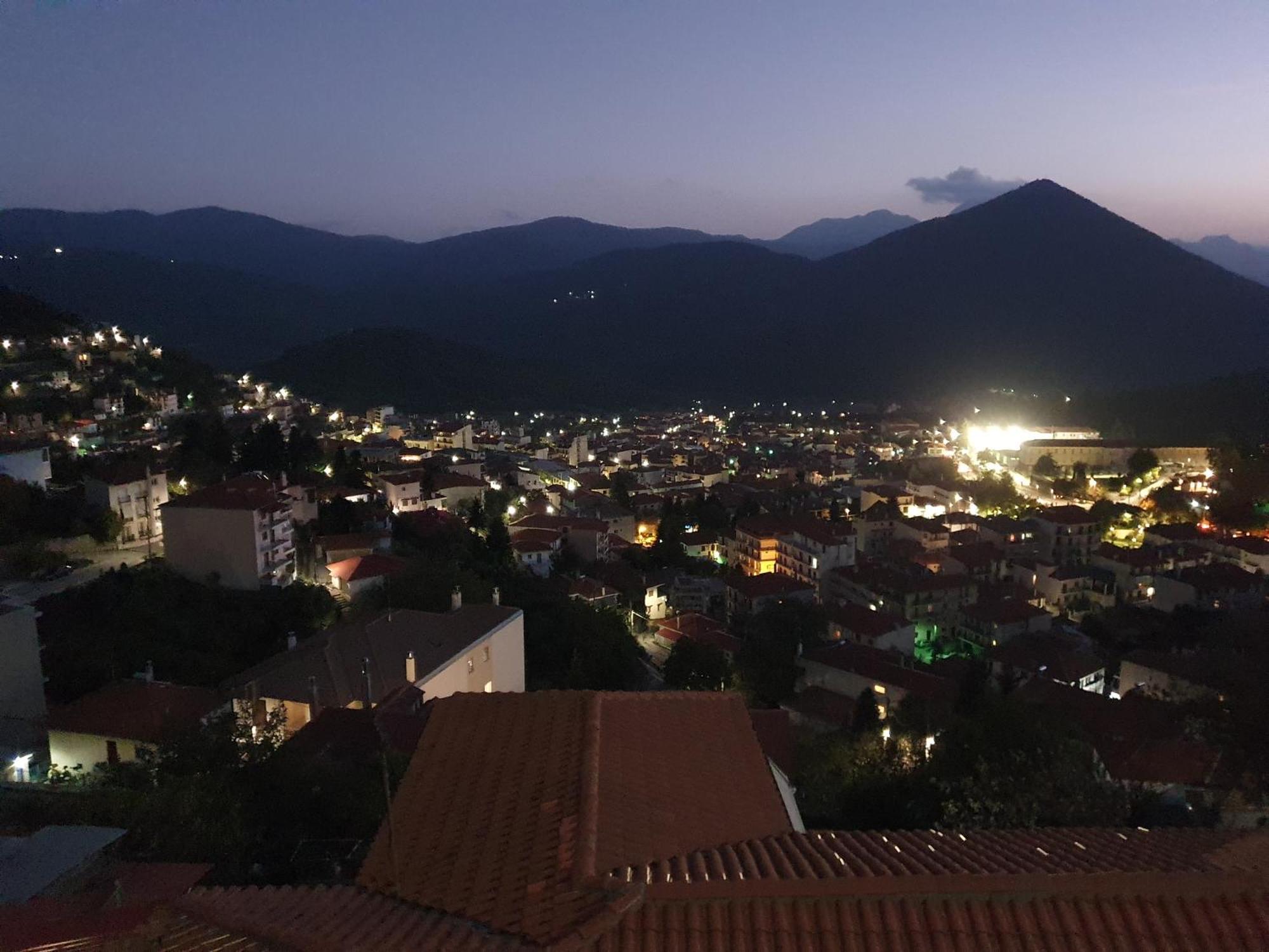 Semeli Guesthouse Karpenisi Bagian luar foto