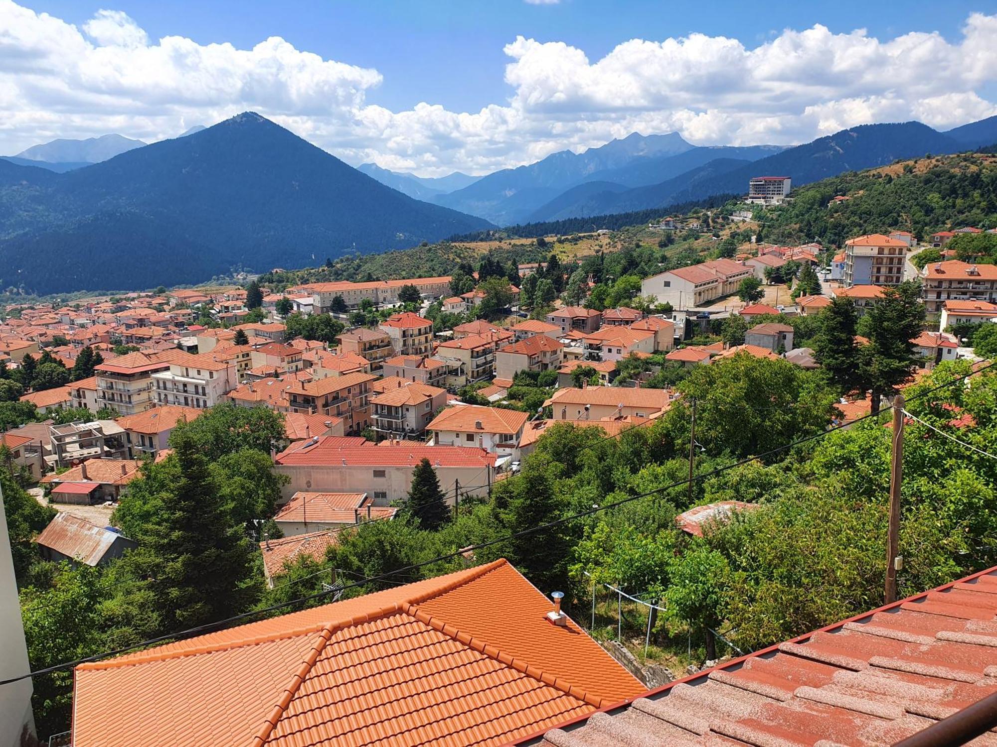 Semeli Guesthouse Karpenisi Bagian luar foto