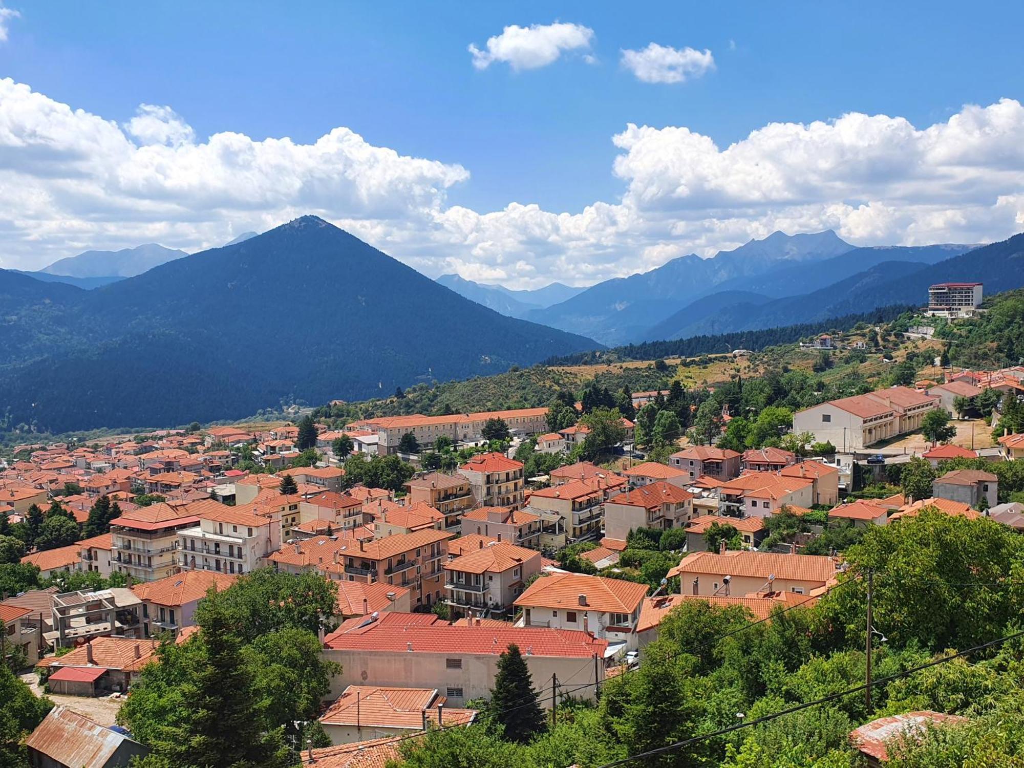 Semeli Guesthouse Karpenisi Bagian luar foto