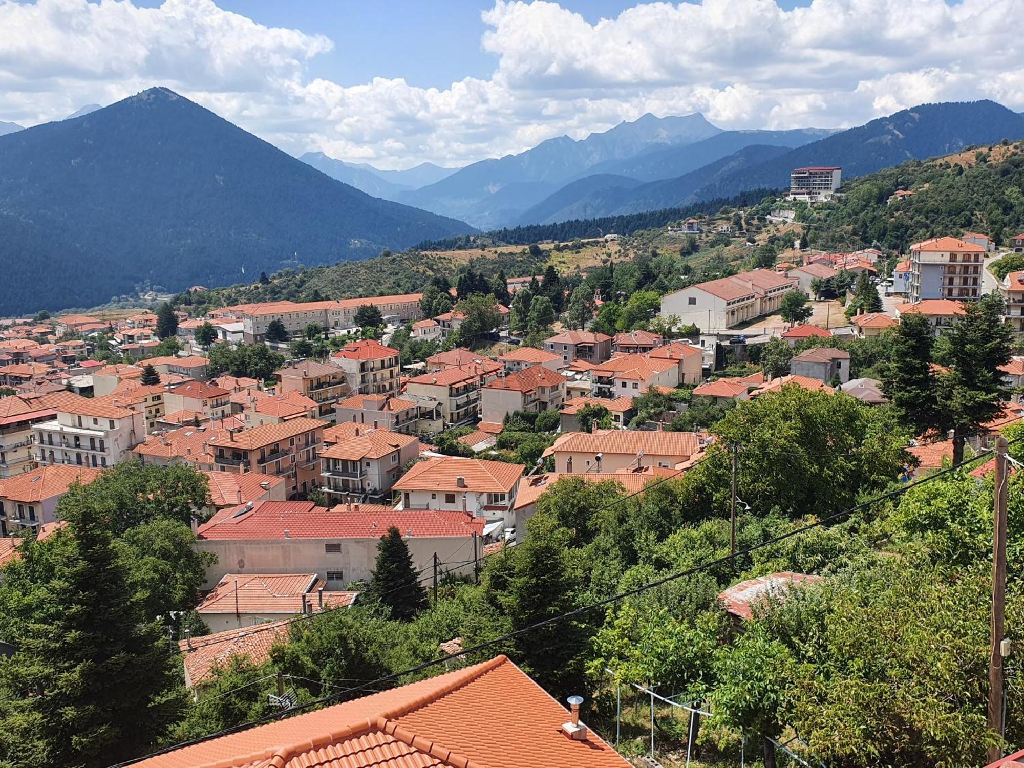 Semeli Guesthouse Karpenisi Bagian luar foto