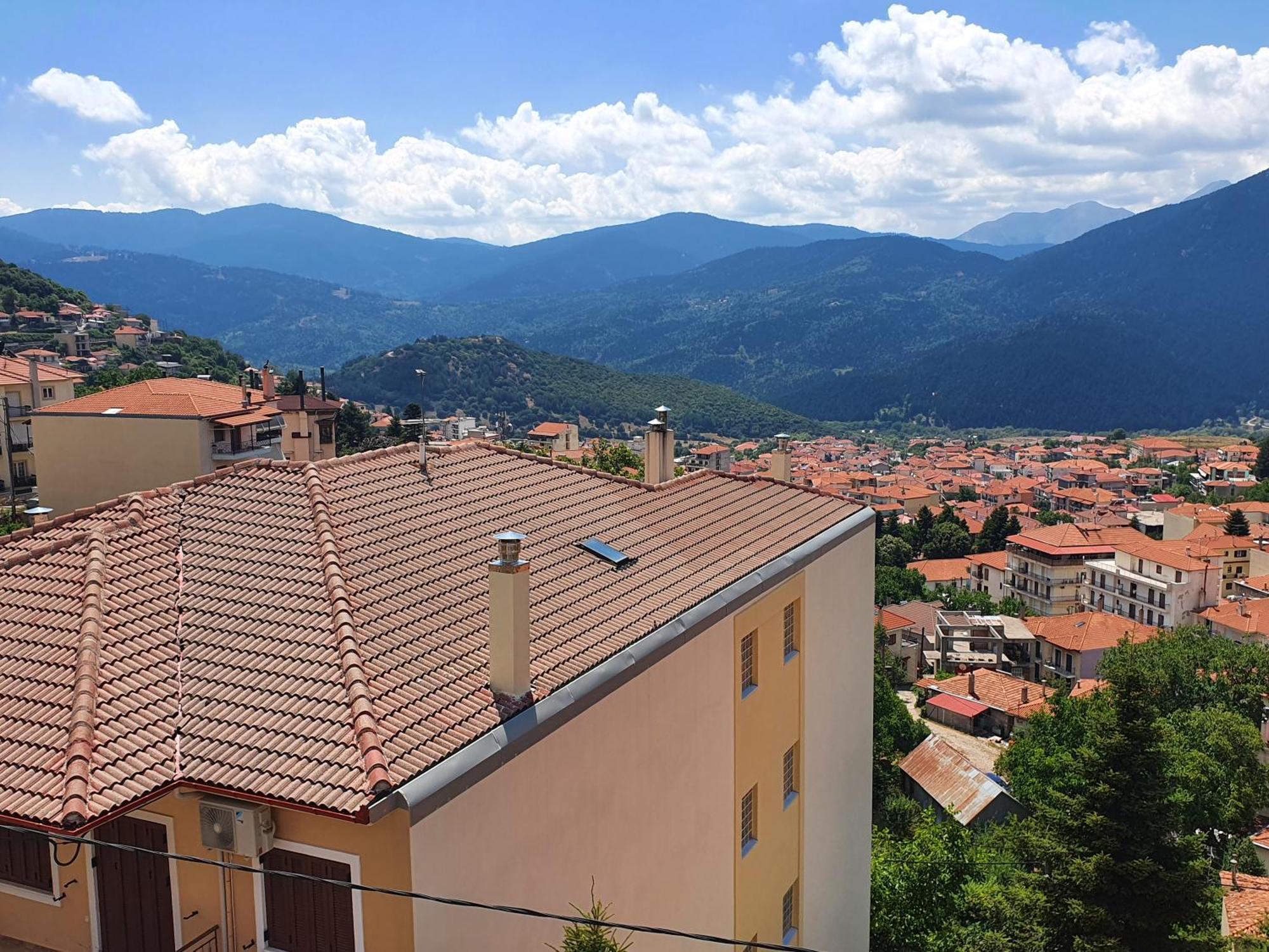 Semeli Guesthouse Karpenisi Bagian luar foto