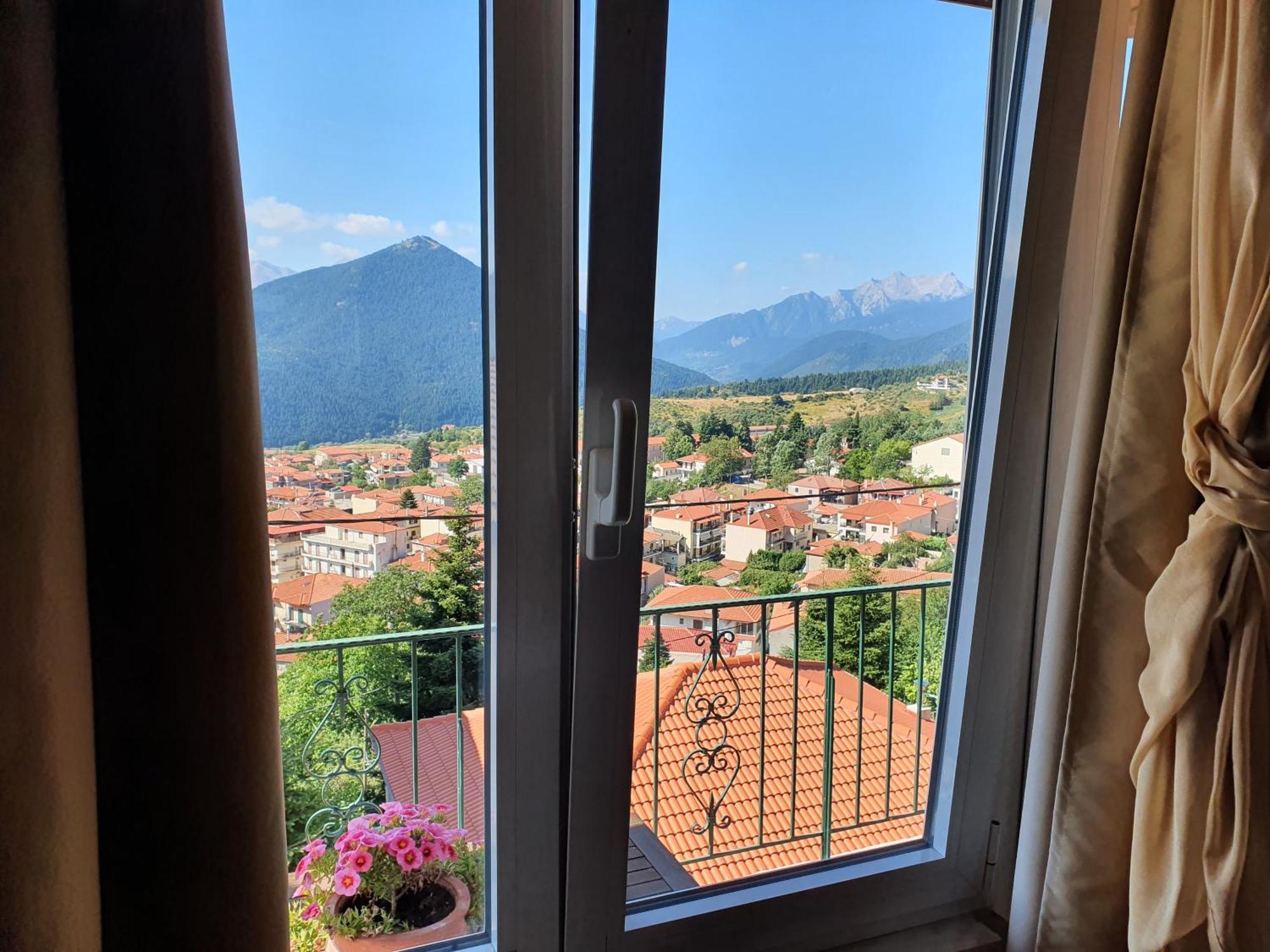 Semeli Guesthouse Karpenisi Bagian luar foto