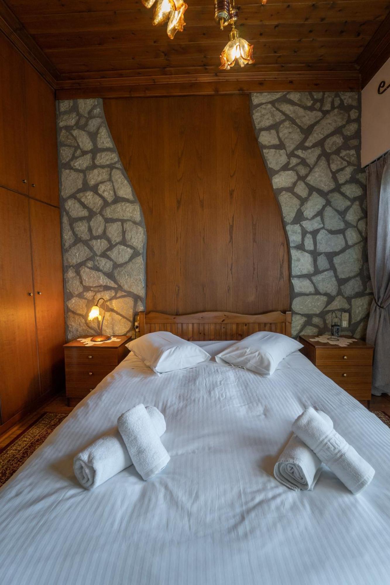 Semeli Guesthouse Karpenisi Bagian luar foto