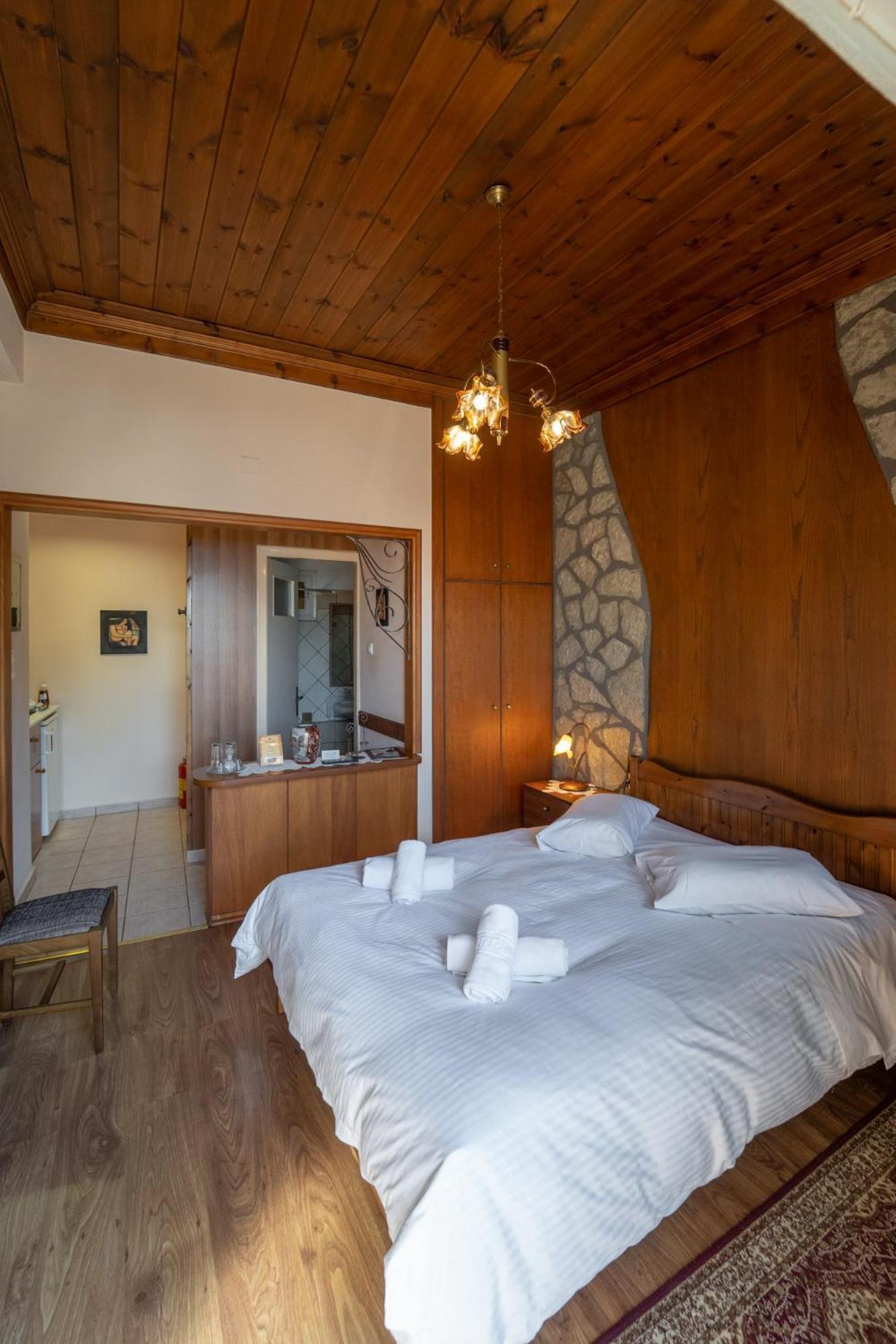 Semeli Guesthouse Karpenisi Bagian luar foto