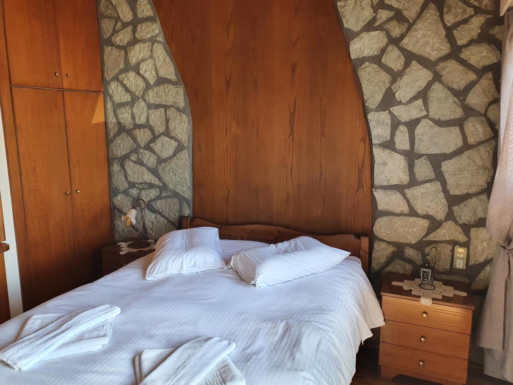 Semeli Guesthouse Karpenisi Bagian luar foto