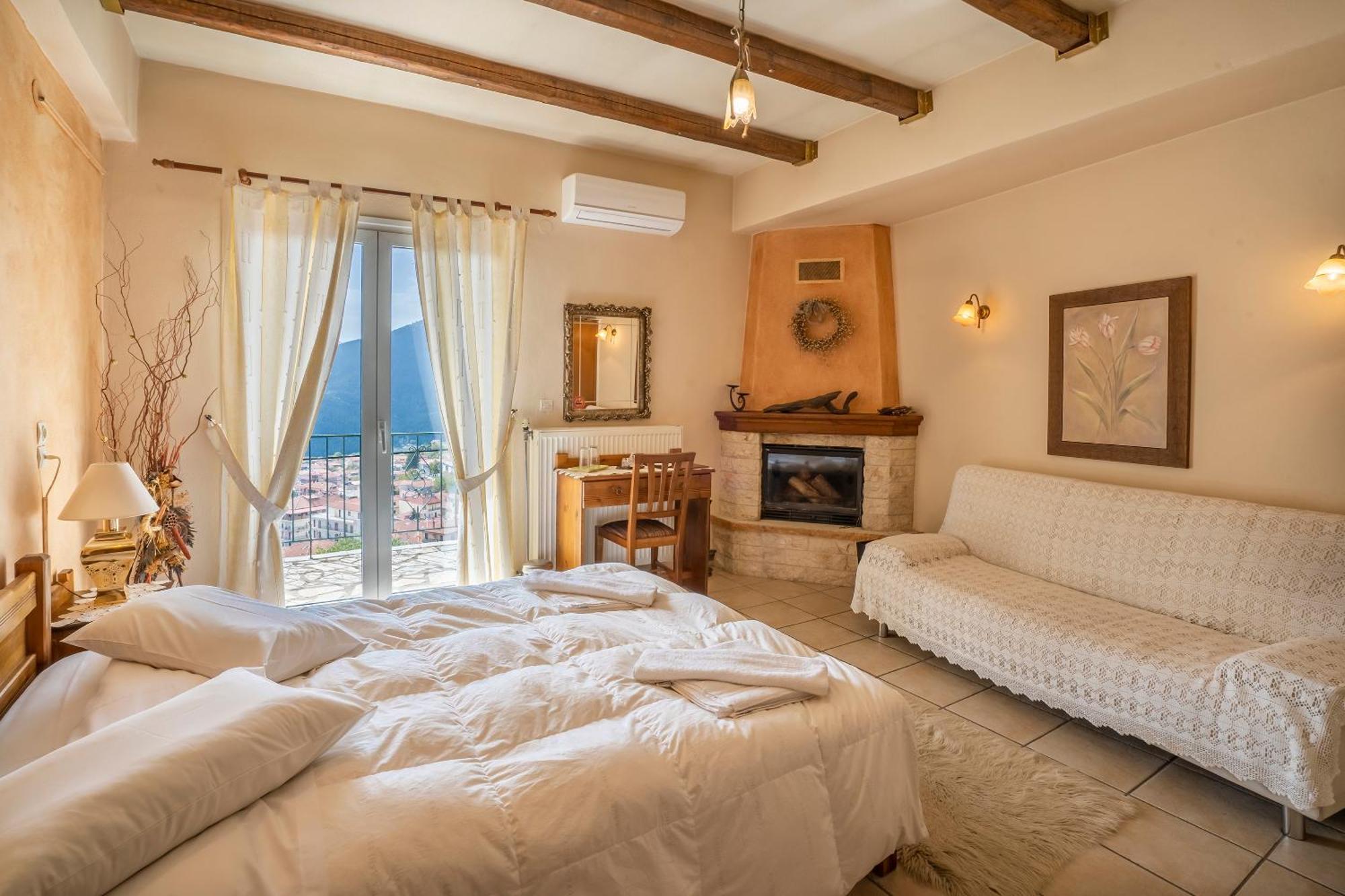 Semeli Guesthouse Karpenisi Bagian luar foto