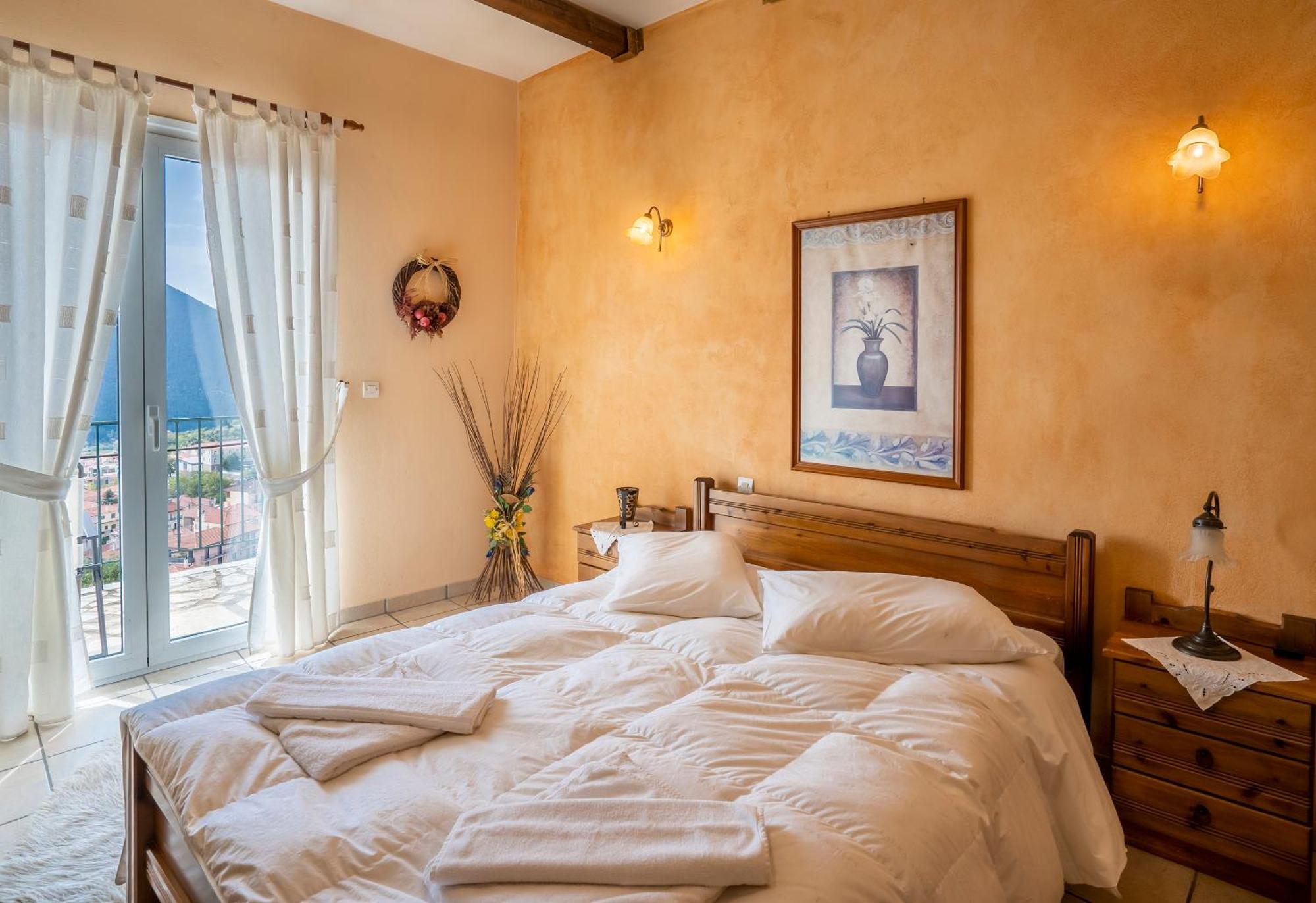 Semeli Guesthouse Karpenisi Bagian luar foto
