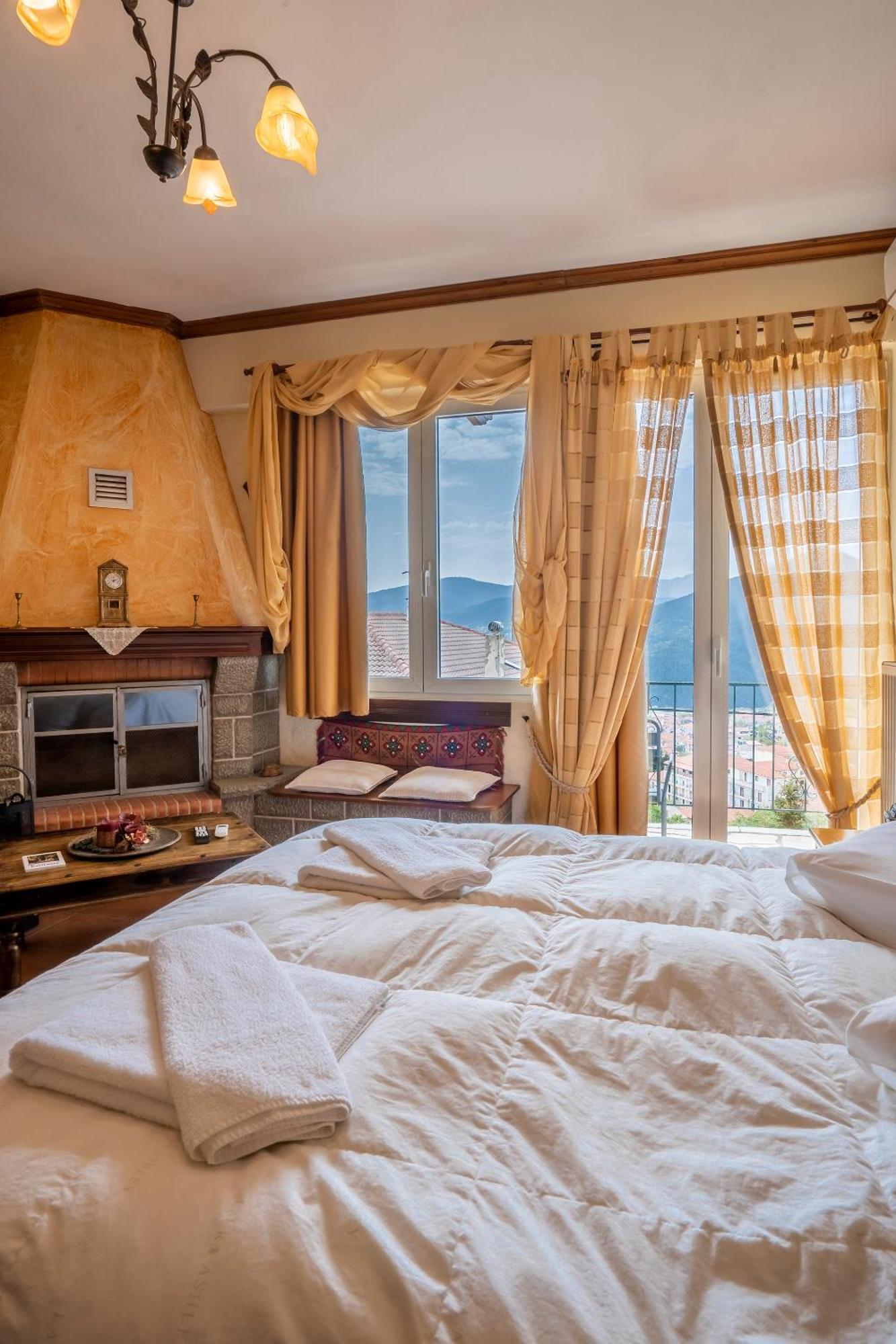 Semeli Guesthouse Karpenisi Bagian luar foto