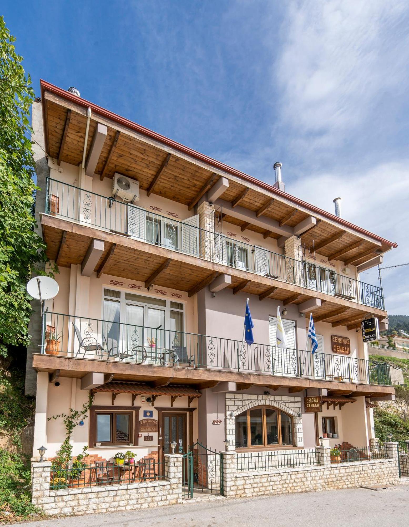 Semeli Guesthouse Karpenisi Bagian luar foto