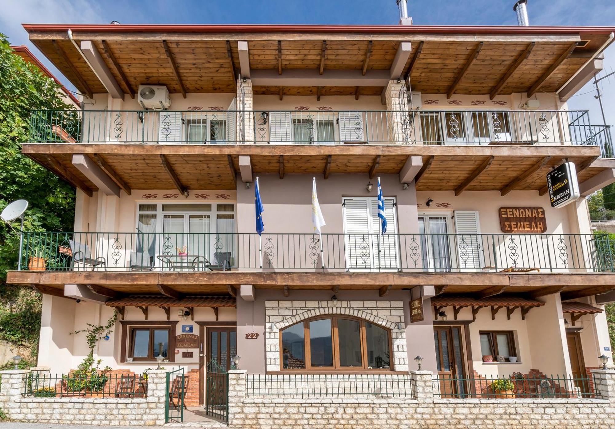 Semeli Guesthouse Karpenisi Bagian luar foto